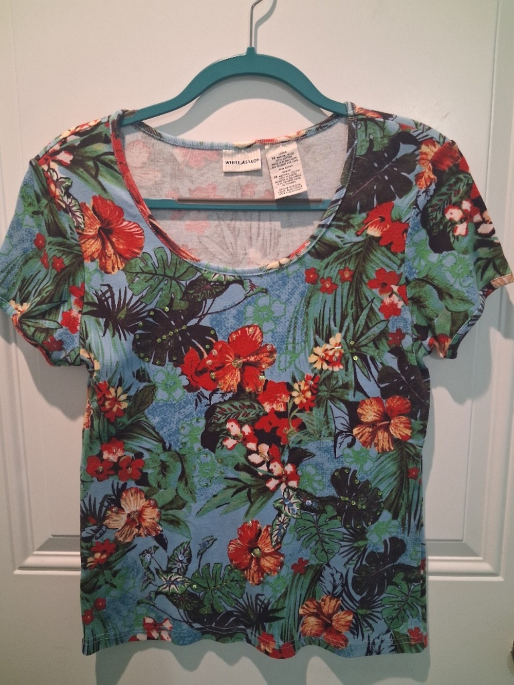 WHITE STAG MEDIUM 100% COTTON FLORAL TOP!